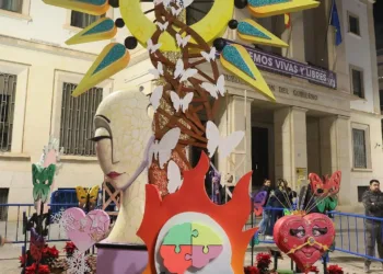 Las Hogueras de Alicante celebran la "Foguera de Nadal" 2024