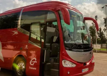 La Generalitat pone en marcha un nuevo corredor de autobús que conectará la Hoya de Buñol con Valencia 3 La Generalitat pone en marcha un nuevo corredor de autobús que conectará la Hoya de Buñol con Valencia