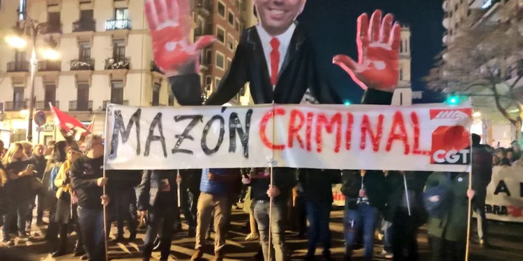 El Consell denuncia el uso político del dolor en la tercera manifestación tras la DANA 1 El Consell denuncia el uso político del dolor en la tercera manifestación tras la DANA