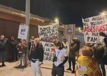 Funeral en la Catedral de Valencia: una ceremonia marcada por la polémica, las protestas y un clima de tensión social 1 Funeral en la Catedral de Valencia: una ceremonia marcada por la polémica, las protestas y un clima de tensión social