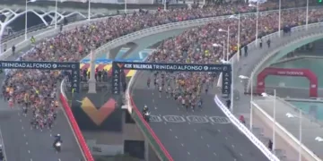 La Maratón de Valencia deja un impacto económico de 32 millones de euros y reactiva el turismo tras la DANA