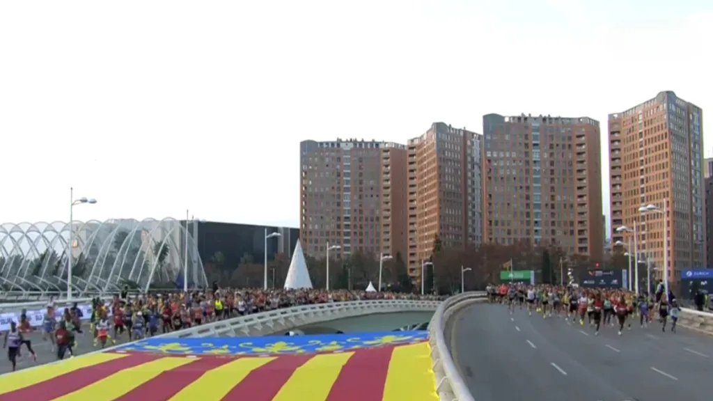 La Maratón de Valencia deja un impacto económico de 32 millones de euros y reactiva el turismo tras la DANA 5 La Maraton de Valencia 5