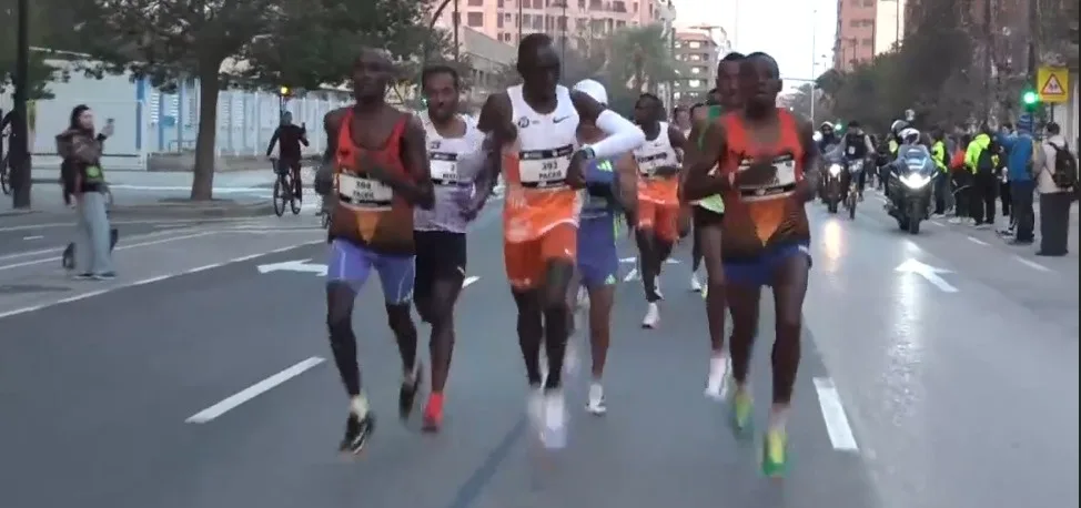 La Maratón de Valencia deja un impacto económico de 32 millones de euros y reactiva el turismo tras la DANA 8 La Maraton de Valencia 8 png