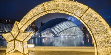 Mercado de Navidad de la Ciutat de les Arts i les Ciències en el paseo de arbotantes hasta el 6 de enero