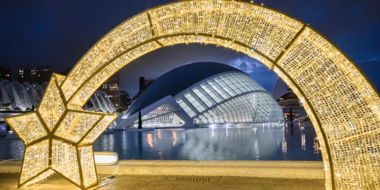 Mercado de Navidad de la Ciutat de les Arts i les Ciències en el paseo de arbotantes hasta el 6 de enero