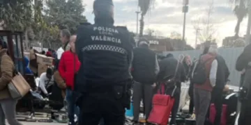La Policía intensifica controles en el rastro de Valencia tras la venta de productos sospechosos de la Dana