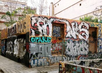 El refugio de la calle Espada sigue abandonado y lleno de pintadas