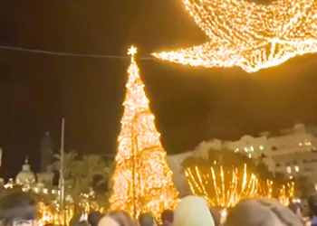 Valencia enciende la Navidad con un homenaje solidario a las víctimas de la DANA