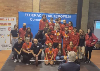 El Valencia Club de Halterofilia celebra en el polideportivo “La Creu del Grao” el Torneo de Navidad con recogida de alimentos