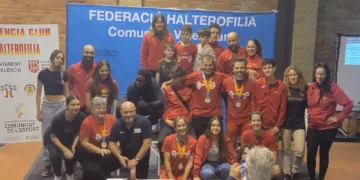 El Valencia Club de Halterofilia celebra en el polideportivo “La Creu del Grao” el Torneo de Navidad con recogida de alimentos