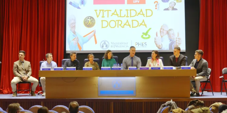 Personas mayores disminuyen en más de 10 años en su edad funcional gracias a un programa de la UV