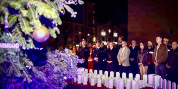 Torrent realiza un homenaje a las víctimas de la DANA en un acto en el que se inicia la Navidad