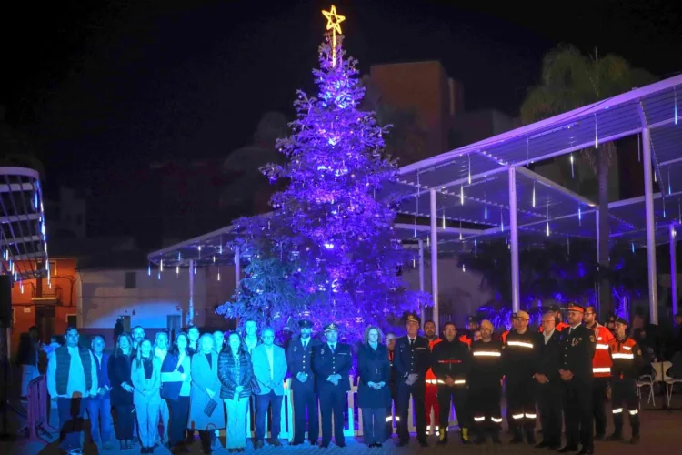 Torrent realiza un homenaje a las víctimas de la DANA en un acto en el que se inicia la Navidad