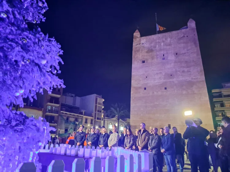 Torrent realiza un homenaje a las víctimas de la DANA en un acto en el que se inicia la Navidad