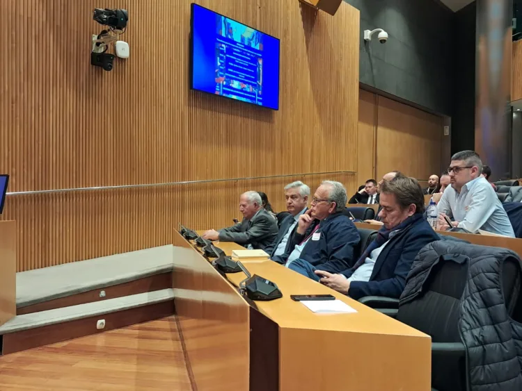 La sociedad valenciana reivindica en el Congreso las ayudas de la #DANA y exige soluciones efectivas