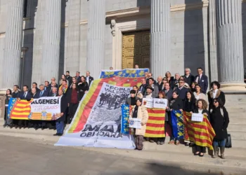 Lo Rat Penat llamenta l'abandó dels valencians per part del molts diputats del Congrés 3 Lo Rat Penat llamenta l'abandó dels valencians per part del molts diputats del Congrés