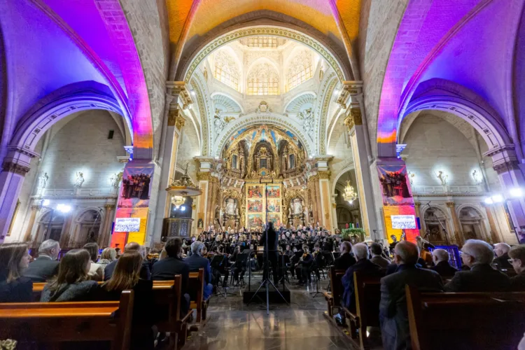 Lo Rat Penat ompli la Catedral de Valencia en el seu concert per als afectats de la #DANA i recauda més de 20.000€