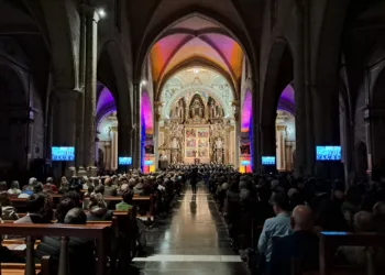 Lo Rat Penat ompli la Catedral de Valencia en el seu concert per als afectats de la #DANA i recauda més de 20.000€