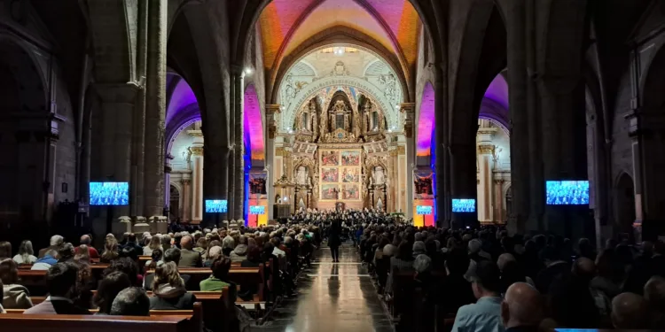 Lo Rat Penat ompli la Catedral de Valencia en el seu concert per als afectats de la #DANA i recauda més de 20.000€ 1 Lo Rat Penat ompli la Catedral de Valencia en el seu concert per als afectats de la #DANA i recauda més de 20.000€