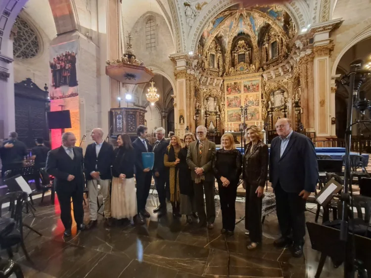 Lo Rat Penat ompli la Catedral de Valencia en el seu concert per als afectats de la #DANA i recauda més de 20.000€