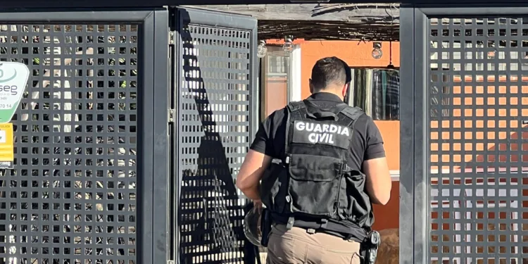 Registran la casa de Valencia y el chalet en Cullera del Jefe de la Guardia Civil del Puerto de Valencia por orden de la Audiencia Nacional
