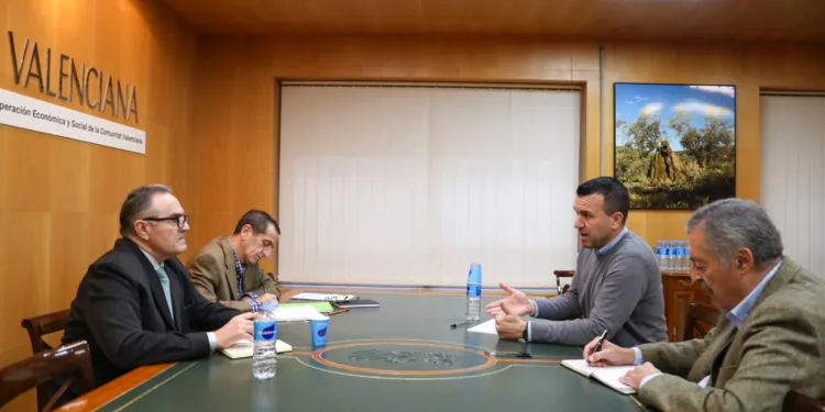 La Diputación de Valencia buscará puntos intermedios para depositar los lodos de los garajes inundados por la riada 1 La Diputación de Valencia buscará puntos intermedios para depositar los lodos de los garajes inundados por la riada