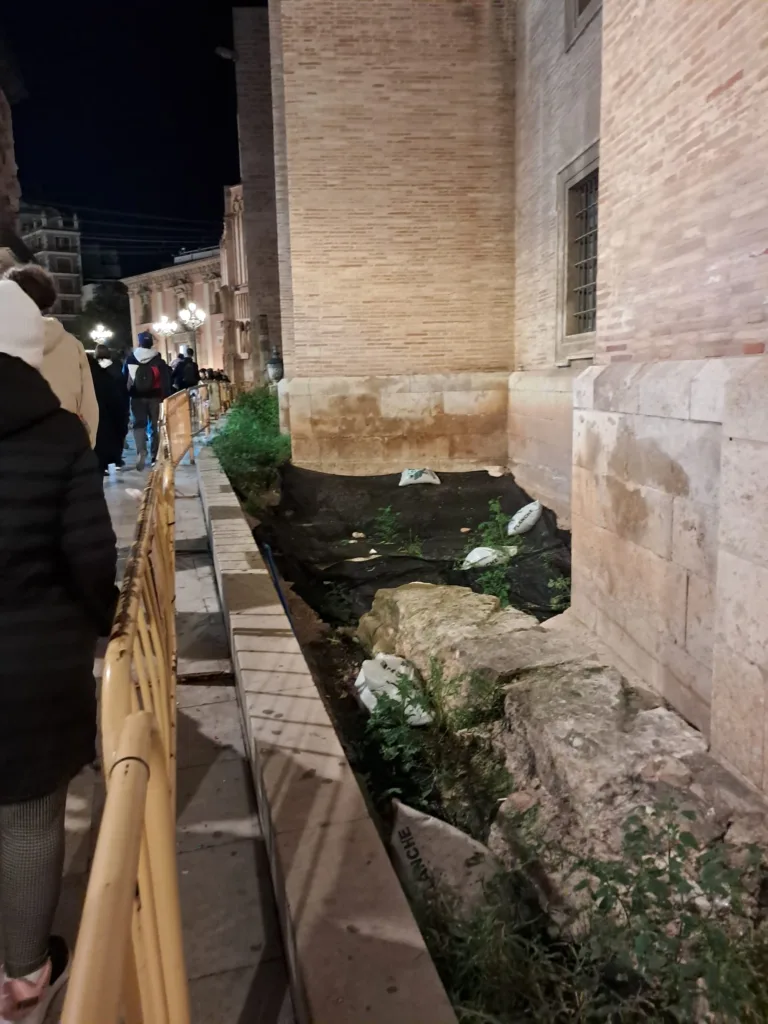 La Calle Micalet cumple 9 meses con el jardín en obras y vallado 5 WhatsApp Image 2024 12 17 at 11.28.543