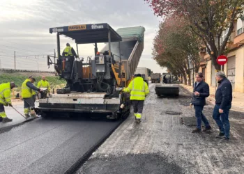 Adecuación de aceras y reasfaltado de las calles afectadas por la #DANA en la Torre, Castellar/Oliveral y Forn d'Alcedo 7 Adecuación de aceras y reasfaltado de las calles afectadas por la #DANA en la Torre, Castellar/Oliveral y Forn d'Alcedo