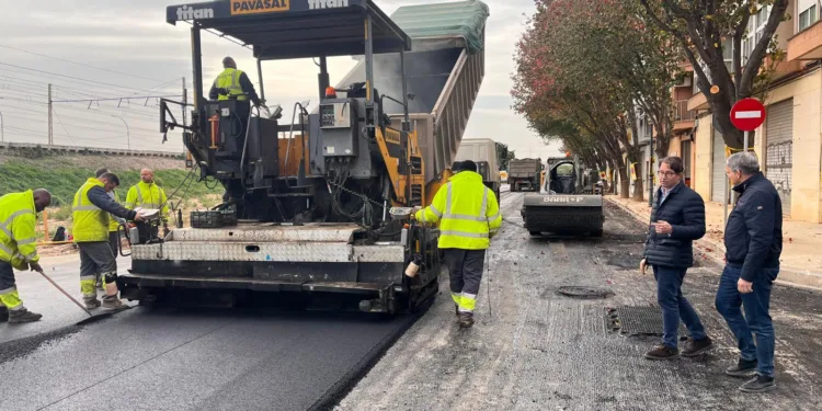 Adecuación de aceras y reasfaltado de las calles afectadas por la #DANA en la Torre, Castellar/Oliveral y Forn d'Alcedo