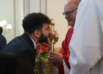 De Compromis y sus incumplimientos de no asistir a procesiones y oficios religiosos. Que dimitan 3 De Compromis y sus incumplimientos de no asistir a procesiones y oficios religiosos. Que dimitan