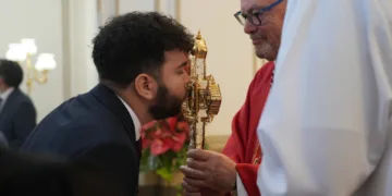 De Compromis y sus incumplimientos de no asistir a procesiones y oficios religiosos. Que dimitan