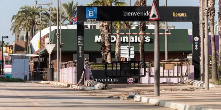 El centro comercial Bonaire reabrirá sus primeras tiendas el 13 de diciembre tras las inundaciones de la DANA 1 El centro comercial Bonaire reabrirá sus primeras tiendas el 13 de diciembre tras las inundaciones de la DANA