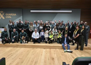 La Guardia Civil presenta el calendario solidario a favor de la Asociación Española de Esclerosis Tuberosa 2 La Guardia Civil presenta el calendario solidario a favor de la Asociación Española de Esclerosis Tuberosa