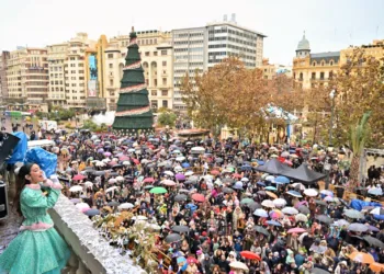 Las Campanadas infantiles de 2025 se celebran bajo una pertinaz lluvia