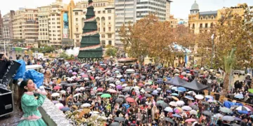 Las Campanadas infantiles de 2025 se celebran bajo una pertinaz lluvia