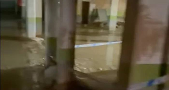 42 días después de la riada los garajes siguen inundados, con lodo y agua 1 42 días después de la riada los garajes siguen inundados, con lodo y agua