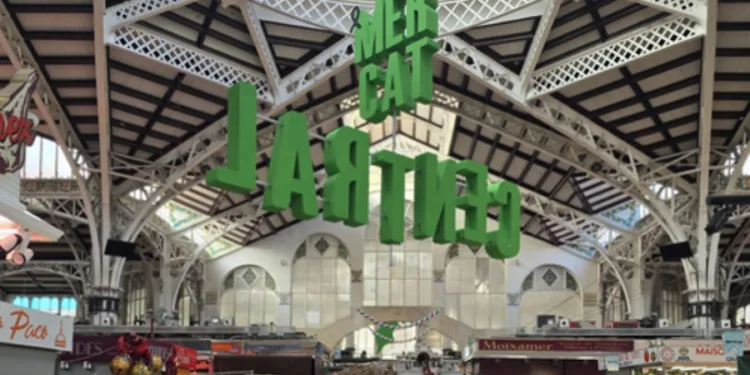 A 14 días de la Nochebuena y el Belén del Mercado Central sin montar