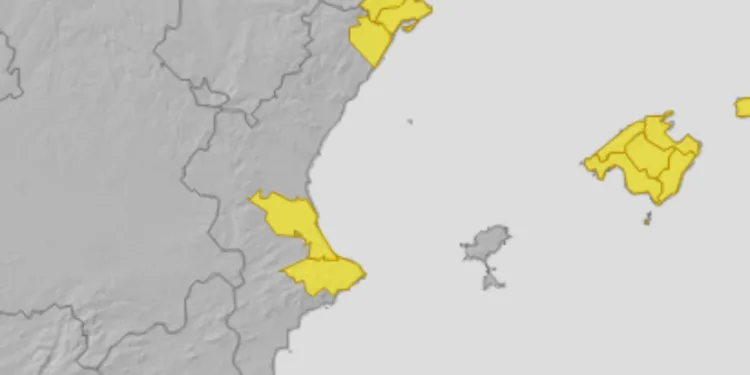 Aviso amarillo en algunos punto de la costa de la Comunitat Valenciana por lluvias intensas