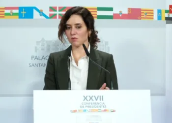 Ayuso reivindica en la Conferencia de Presidentes que se condone la deuda a los valencianos por la tragedia de la #DANA 1 Ayuso reivindica en la Conferencia de Presidentes que se condone la deuda a los valencianos por la tragedia de la #DANA