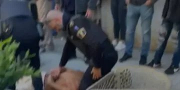 Un hombre con un cuchillo en la calle causa terror en el centro de Sueca