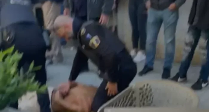 Un hombre con un cuchillo en la calle causa terror en el centro de Sueca 1 Un hombre con un cuchillo en la calle causa terror en el centro de Sueca