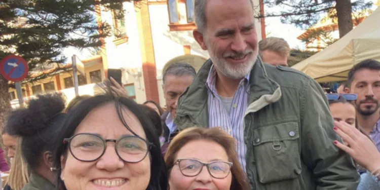 La Familia Real se presenta en el Mercado Municipal de Catarroja para animar a sus vecinos