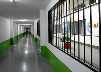 Fuga en la cárcel de Picassent: Dos internos en paradero desconocido tras burlar la seguridad