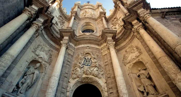 La Iglesia de Valencia pone autobuses a disposición de los familiares de los fallecidos en las poblaciones de la DANA para asistir a la Misa funera