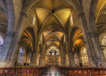 La Misa funeral por las víctimas de la #DANA sin familiares de víctimas, sin medios valencianos y sin Gobierno