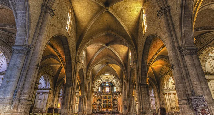 La Misa funeral por las víctimas de la #DANA sin familiares de víctimas, sin medios valencianos y sin Gobierno