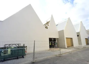 La finalización de dos nuevos equipamientos públicos en el Cabanyal se retrasa de nuevo