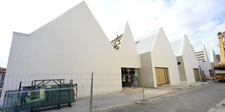 La finalización de dos nuevos equipamientos públicos en el Cabanyal se retrasa de nuevo