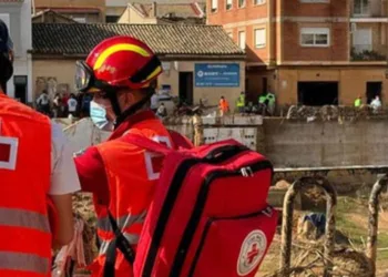 Cruz Roja entrega ayudas económicas a 20.000 familias afectadas por la DANA en Valencia