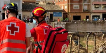Cruz Roja entrega ayudas económicas a 20.000 familias afectadas por la DANA en Valencia
